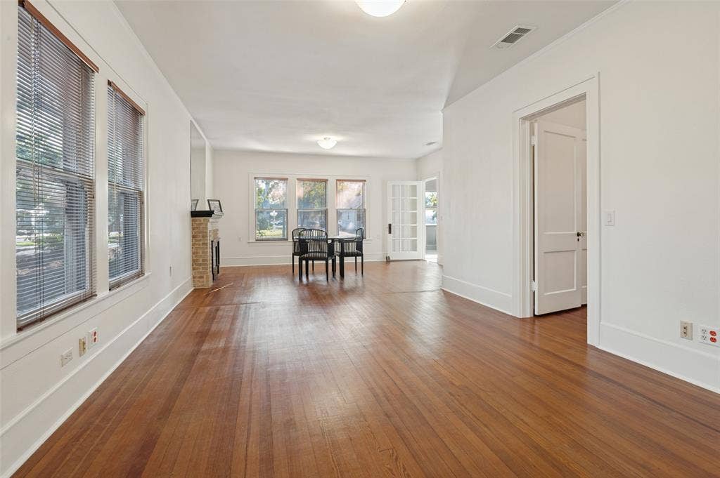 215 S O'Connor Road, Irving, TX 75060 215 S O'Connor Road, Irving, TX 75060