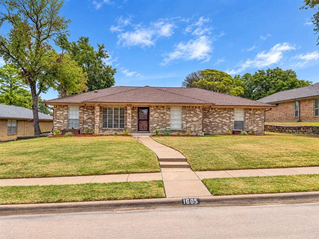 1605 Brighton Drive,  Carrollton