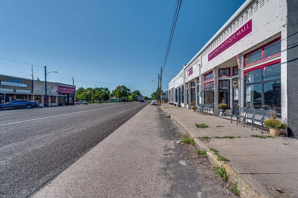 102 / 104 S Main Street, Milford, TX 76670 102 / 104 S Main Street, Milford, TX 76670