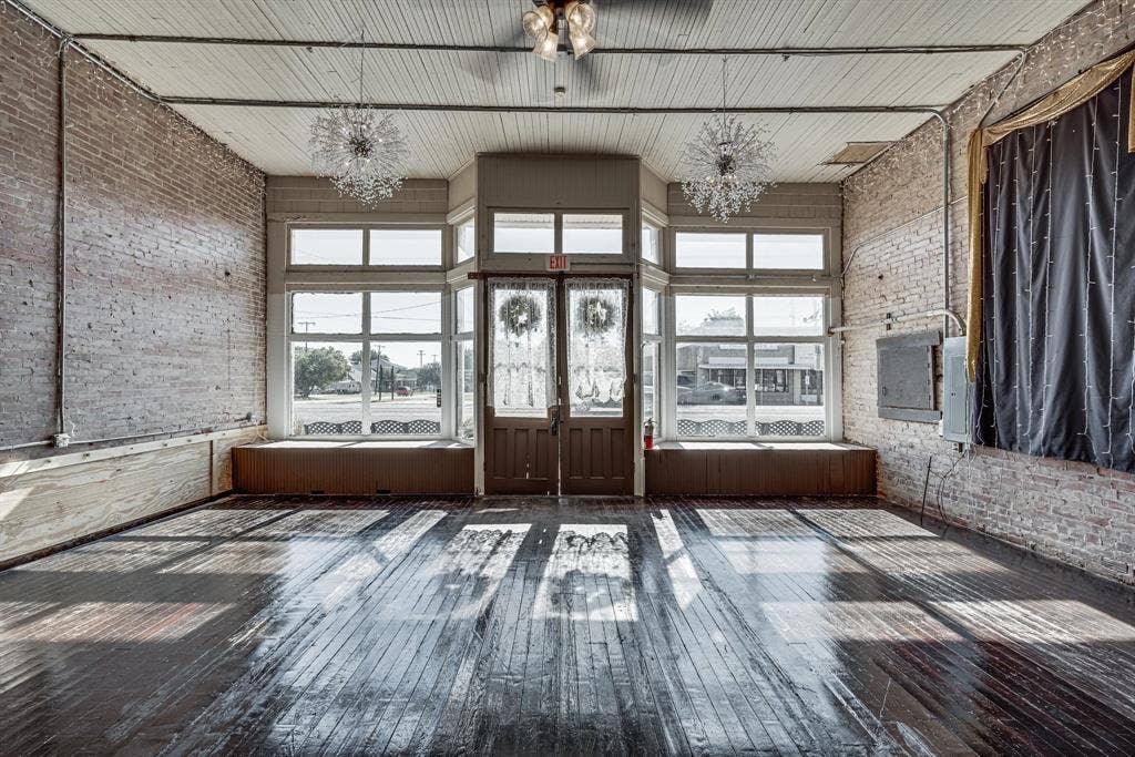 102 / 104 S Main Street, Milford, TX 76670 102 / 104 S Main Street, Milford, TX 76670