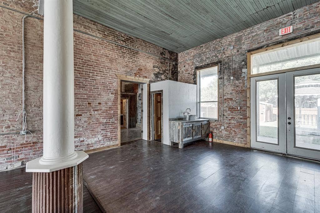 102 / 104 S Main Street, Milford, TX 76670 102 / 104 S Main Street, Milford, TX 76670