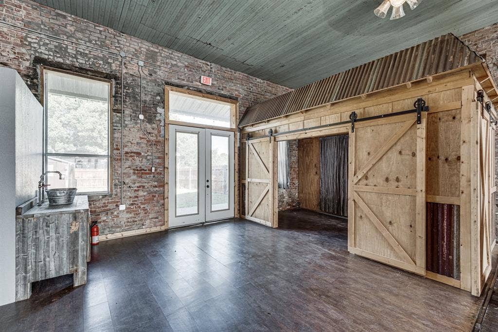 102 / 104 S Main Street, Milford, TX 76670 102 / 104 S Main Street, Milford, TX 76670