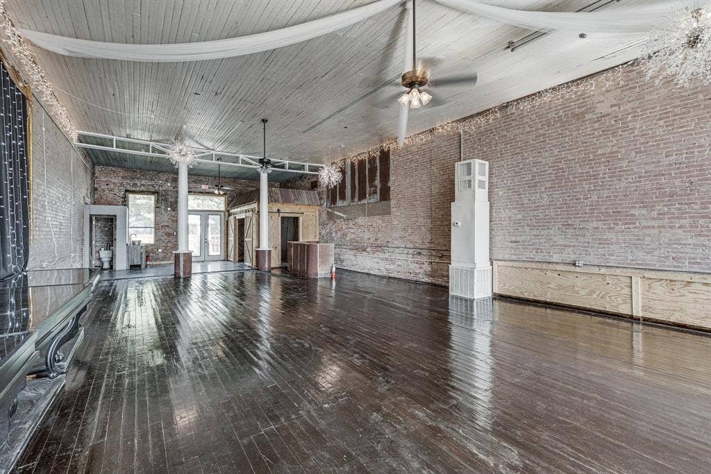 102 / 104 S Main Street, Milford, TX 76670 102 / 104 S Main Street, Milford, TX 76670