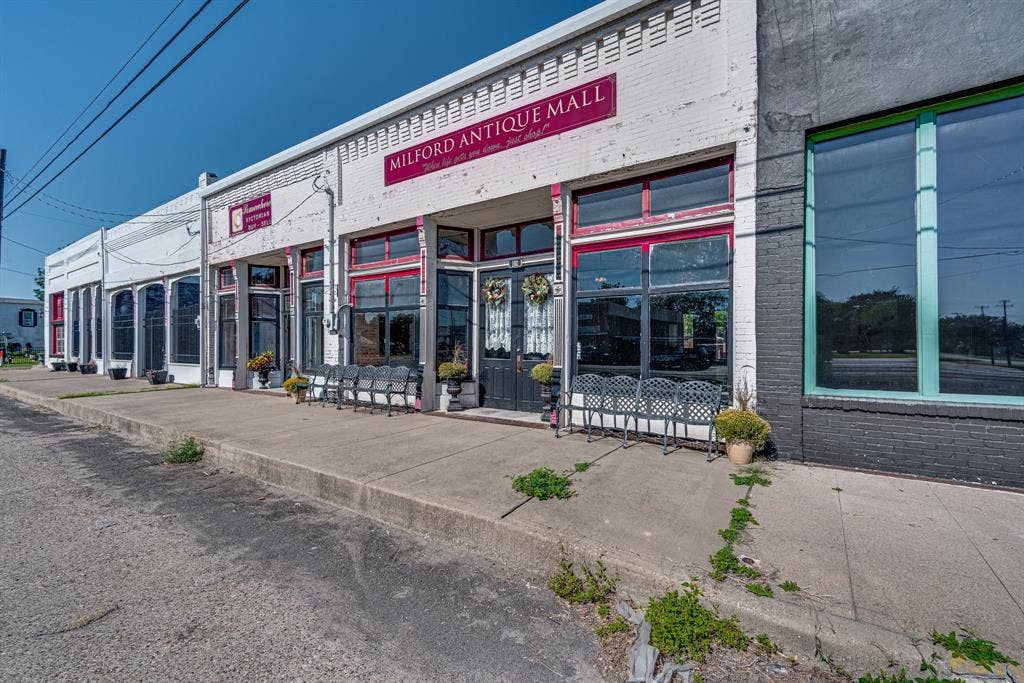102 / 104 S Main Street, Milford, TX 76670 102 / 104 S Main Street, Milford, TX 76670