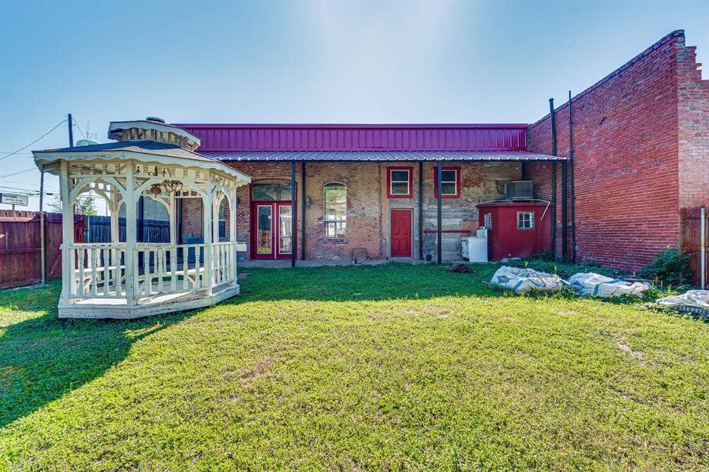 102 / 104 S Main Street, Milford, TX 76670 102 / 104 S Main Street, Milford, TX 76670