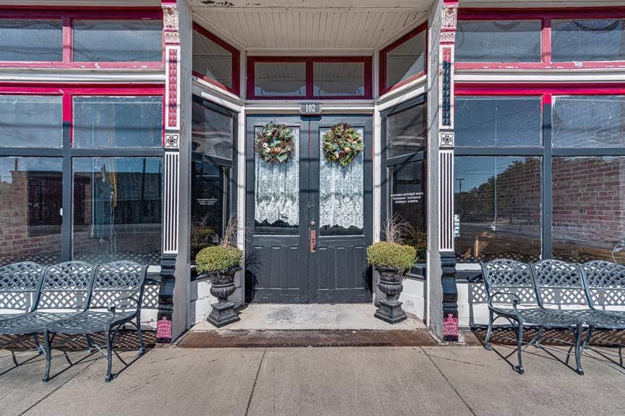 Property photo for 102 / 104 S Main Street, Milford, TX