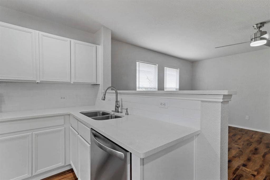 932 Poncho Lane, Fort Worth, TX 76052