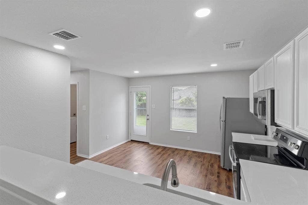 932 Poncho Lane, Fort Worth, TX 76052