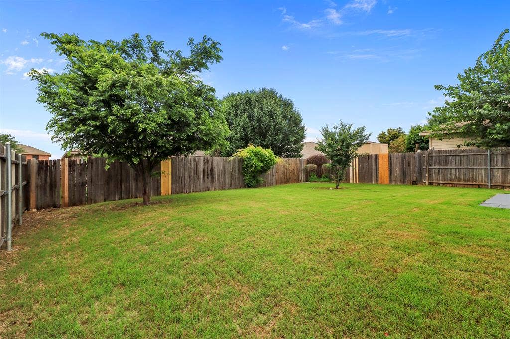 932 Poncho Lane, Fort Worth, TX 76052