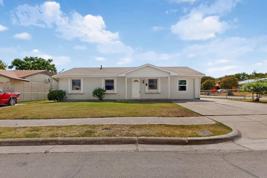 Property photo for 3204 Pacesetter Drive, Dallas, TX