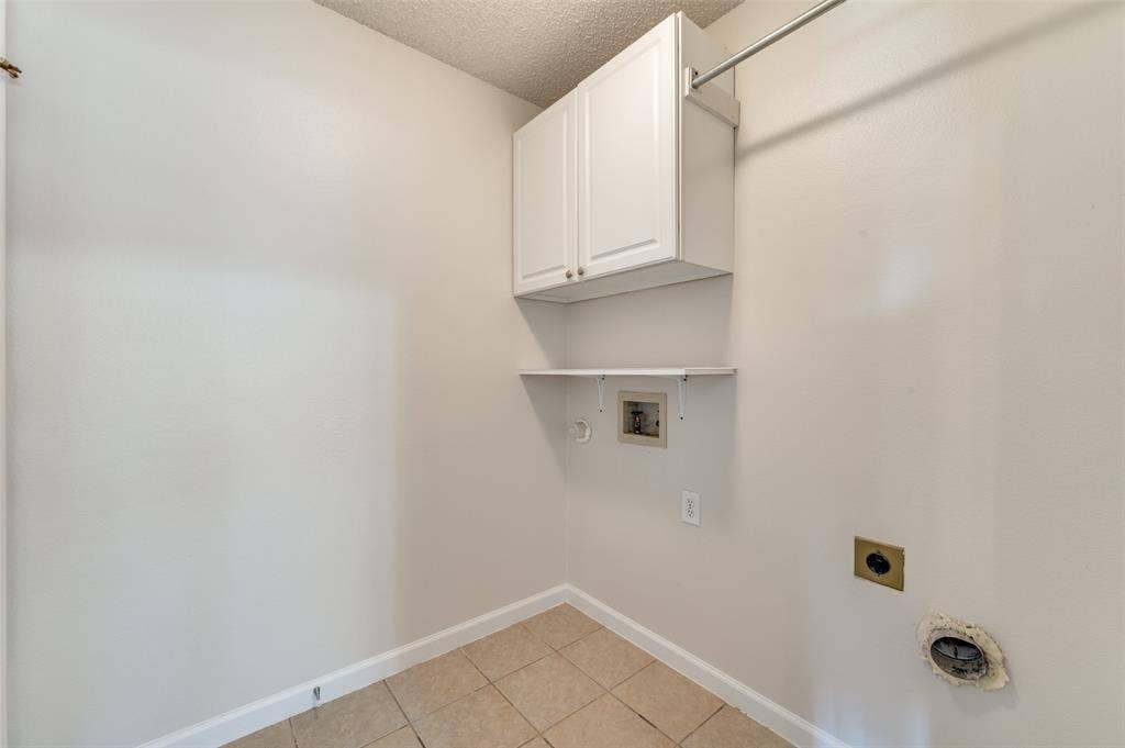10121 Cambridge Drive, Frisco, TX 75035 10121 Cambridge Drive, Frisco, TX 75035