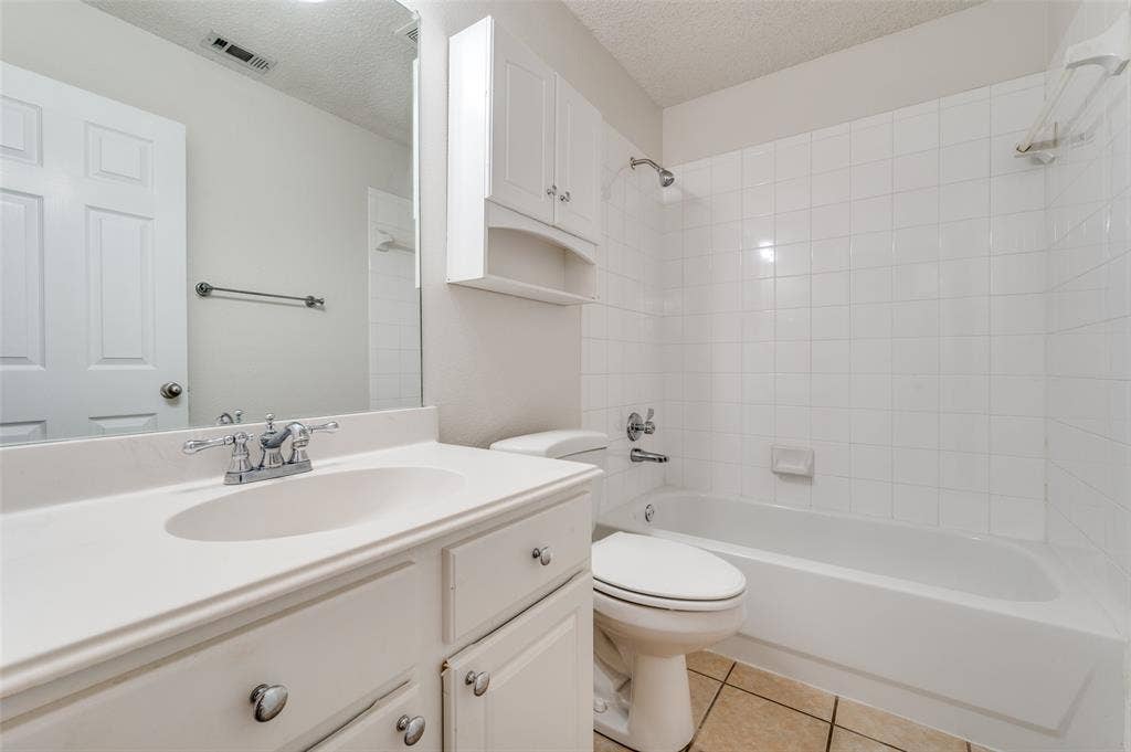 10121 Cambridge Drive, Frisco, TX 75035 10121 Cambridge Drive, Frisco, TX 75035