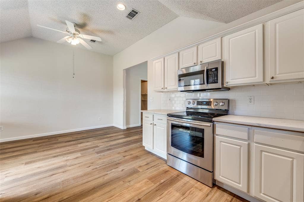 10121 Cambridge Drive, Frisco, TX 75035 10121 Cambridge Drive, Frisco, TX 75035