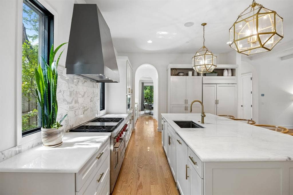 4437 Grassmere Lane, University Park, TX 75205 4437 Grassmere Ln - Tom Hughes Team