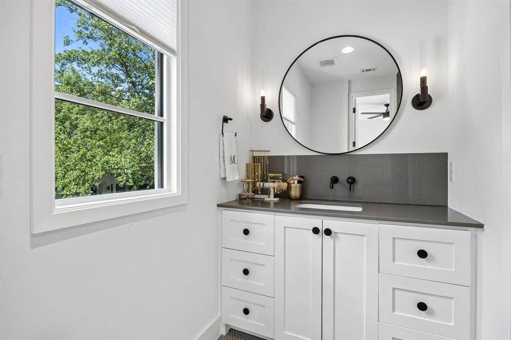 4437 Grassmere Lane, University Park, TX 75205 4437 Grassmere Ln - Tom Hughes Team