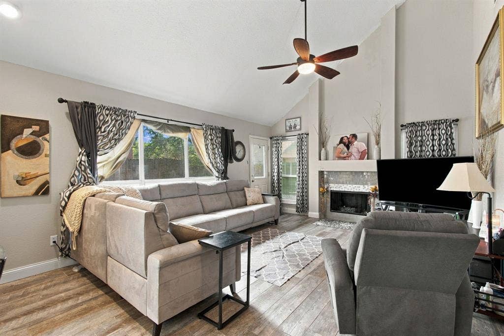 3825 Branch Hollow Circle, Carrollton, TX 75007 3825 Branch Hollow Circle, Carrollton, TX 75007