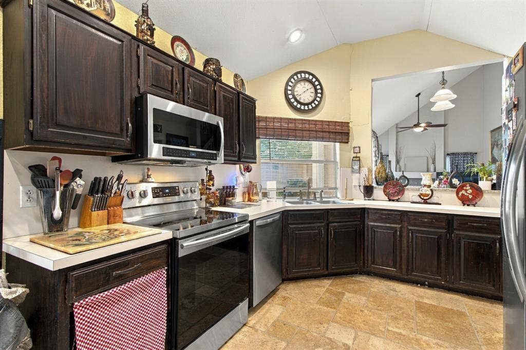 3825 Branch Hollow Circle, Carrollton, TX 75007 3825 Branch Hollow Circle, Carrollton, TX 75007