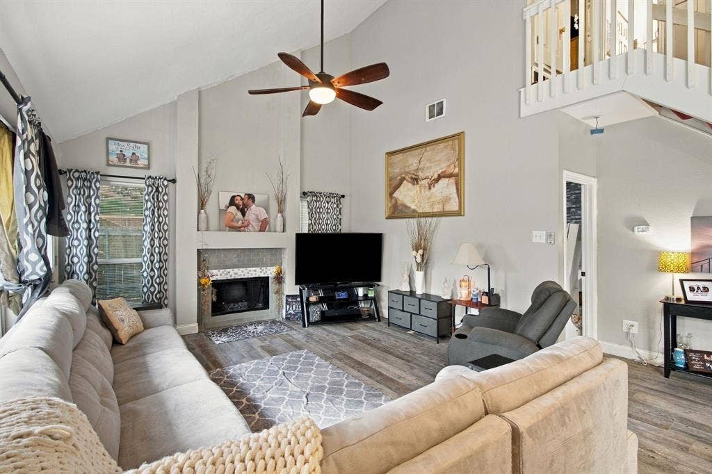 3825 Branch Hollow Circle, Carrollton, TX 75007 3825 Branch Hollow Circle, Carrollton, TX 75007