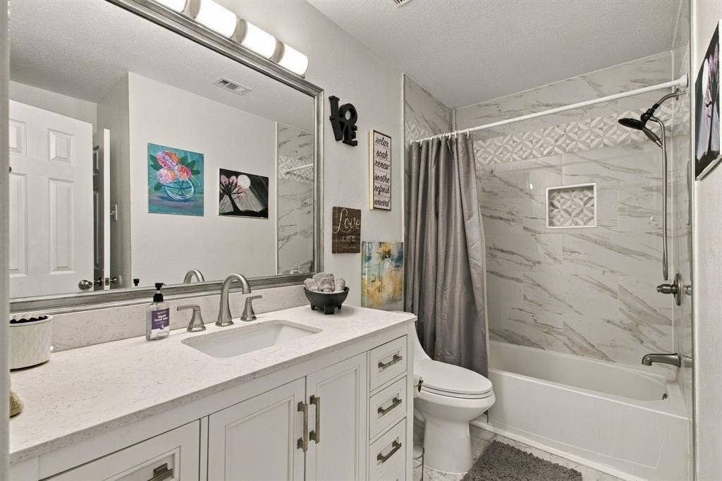 3825 Branch Hollow Circle, Carrollton, TX 75007 3825 Branch Hollow Circle, Carrollton, TX 75007