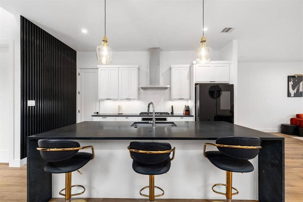 1101 Martinique Avenue, Dallas, TX 75223 1101 Martinique Avenue, Dallas, TX 75223