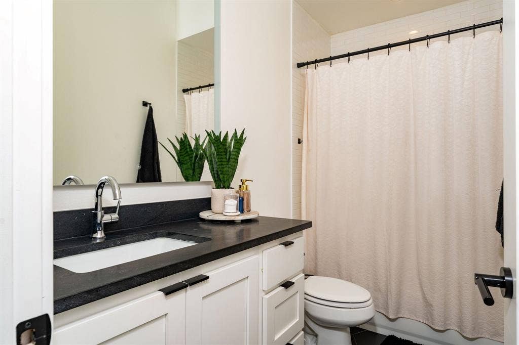 1101 Martinique Avenue, Dallas, TX 75223 1101 Martinique Avenue, Dallas, TX 75223