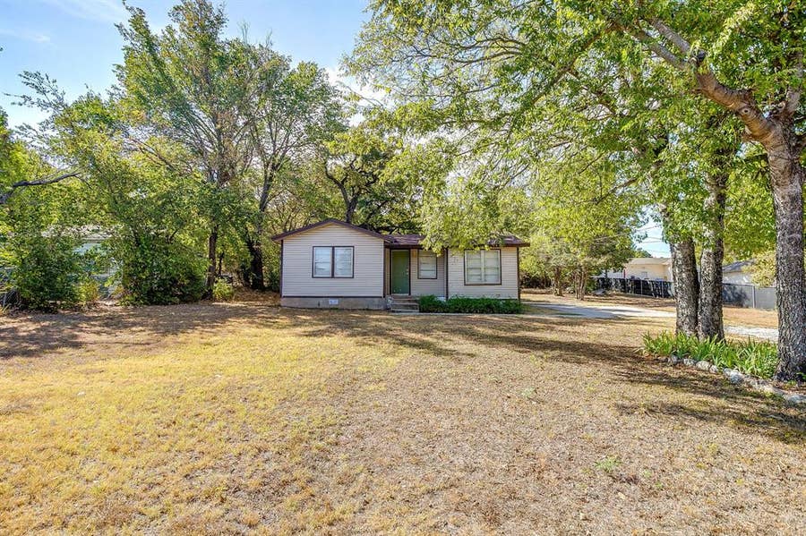 Property photo for 208 Wells Burnett Road, Azle, TX