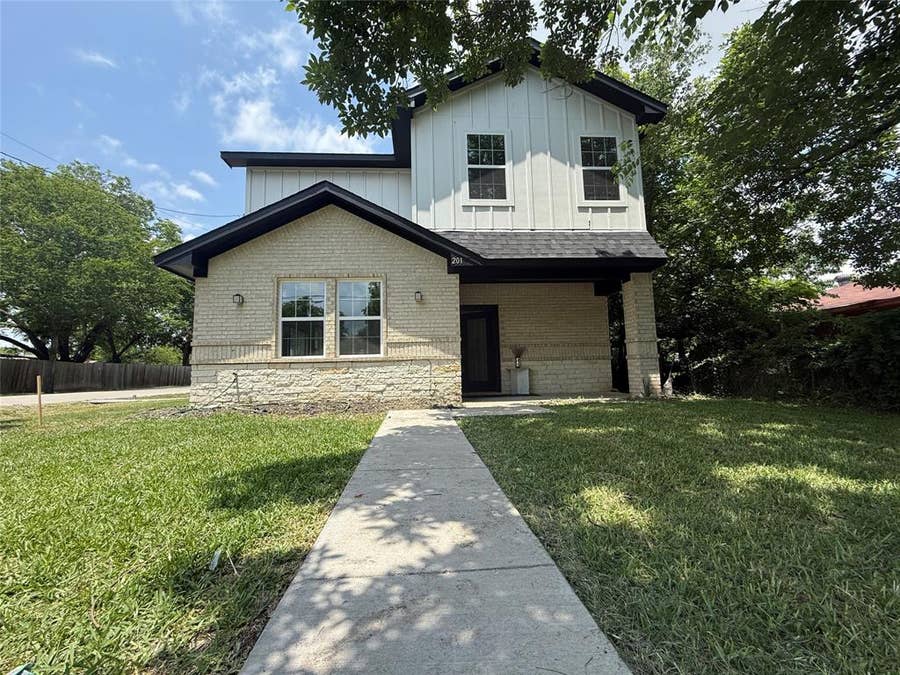 Property photo for 201 E 10th Street, Kaufman, TX