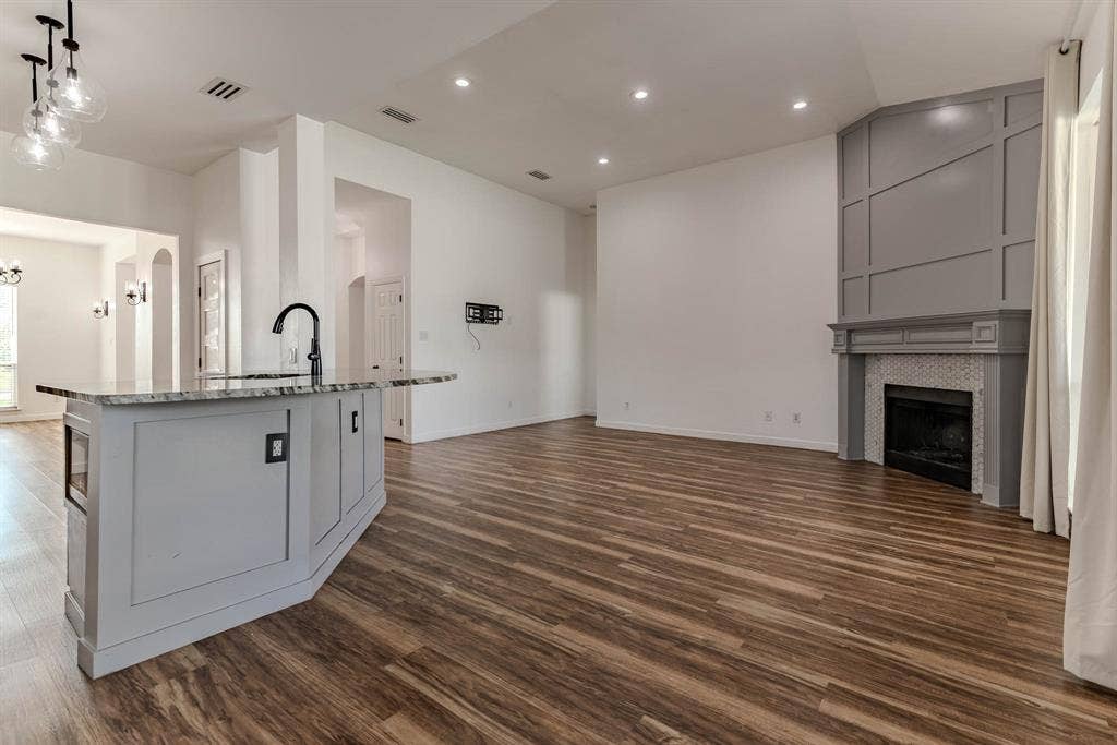 609 Bristlecone Drive, Arlington, TX 76018 609 Bristlecone Drive, Arlington, TX 76018