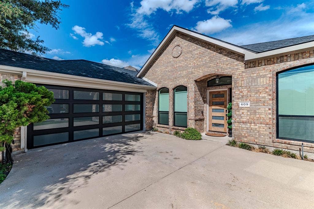 609 Bristlecone Drive, Arlington, TX 76018 609 Bristlecone Drive, Arlington, TX 76018