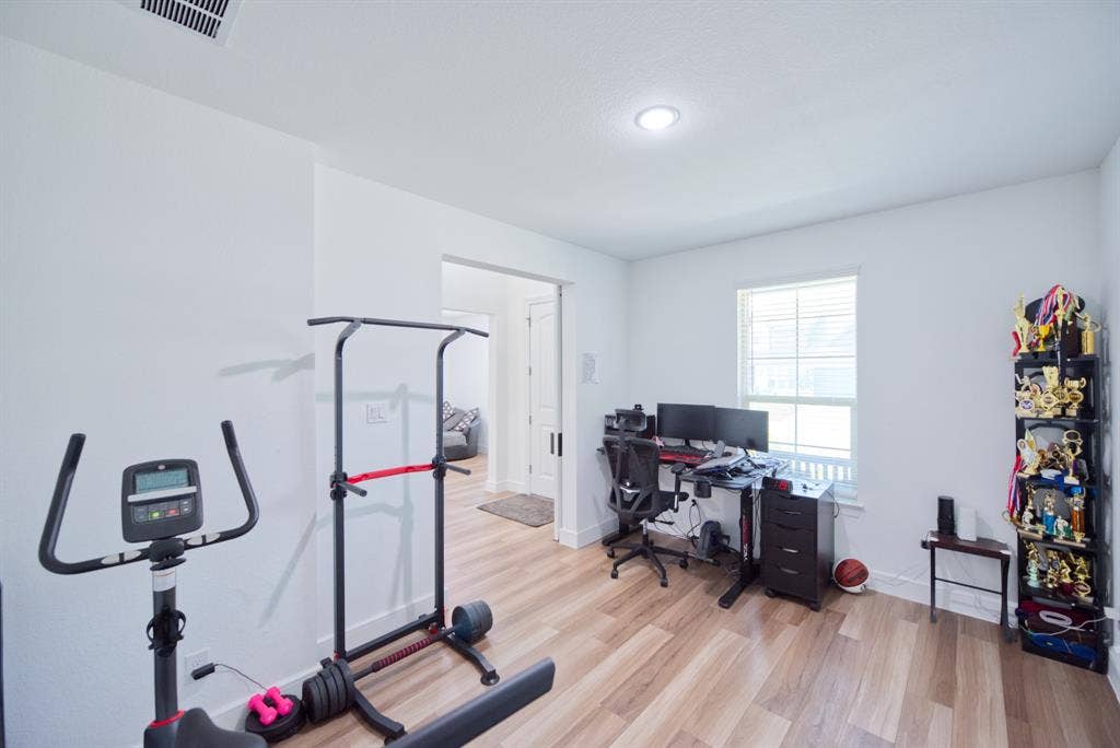 4312 Hollandwood Drive, McKinney, TX 75071 4312 Hollandwood Drive, McKinney, TX 75071