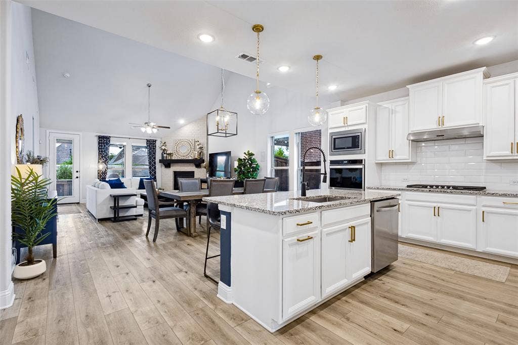 912 Lady Bird Drive, McKinney, TX 75071 Open floor plan!