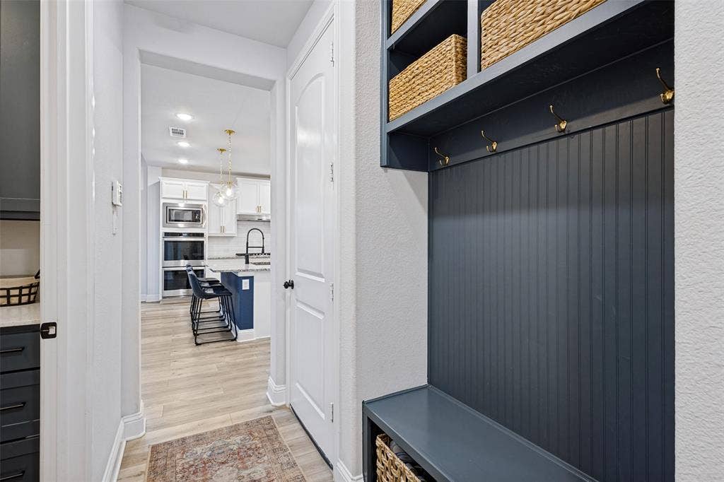 912 Lady Bird Drive, McKinney, TX 75071 Updated Mud room!!