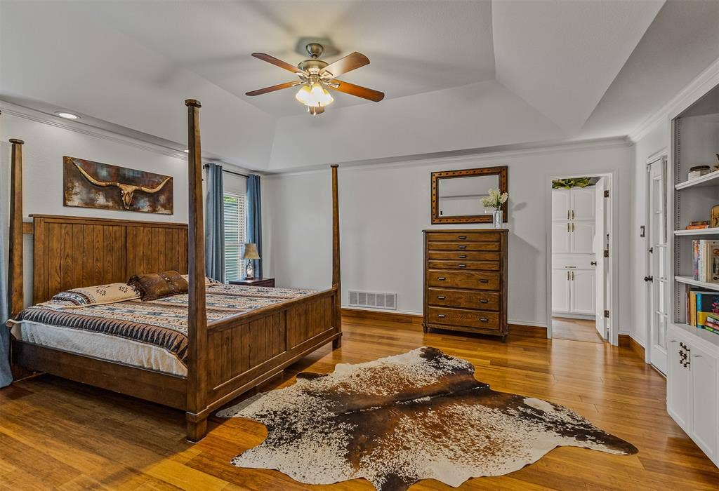 7104 Church Park Drive, Fort Worth, TX 76133 Primary bedroom of 7104 Church Park Dr, Ft Worth TX 76133 in the Candleridge Addition
