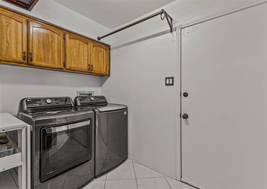 7104 Church Park Drive, Fort Worth, TX 76133 Laundry room of 7104 Church Park Dr, Ft Worth TX 76133 in the Candleridge Addition