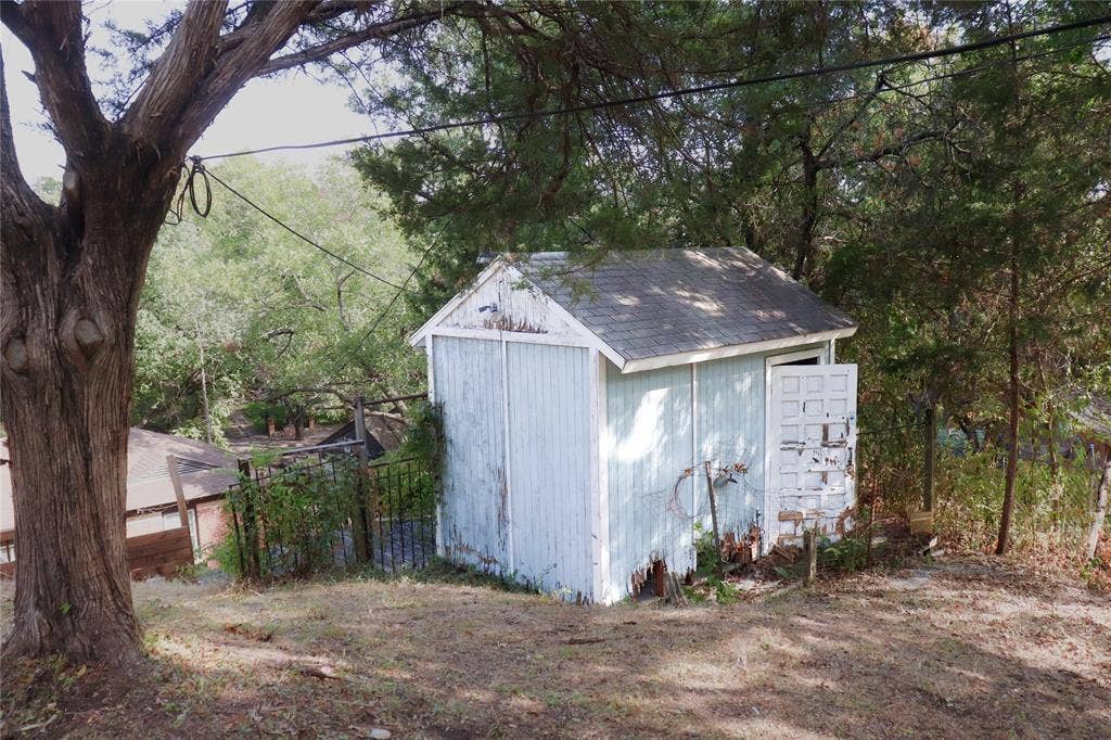 3131 E Latta Circle, Dallas, TX 75227 3131 E Latta Circle, Dallas, TX 75227