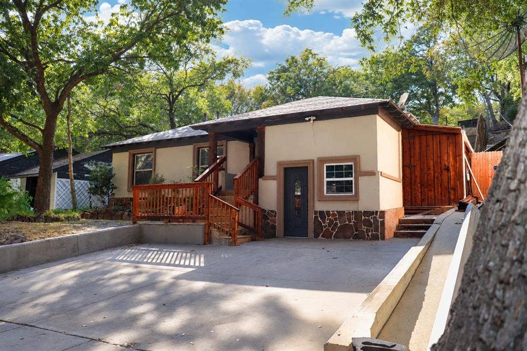 3131 E Latta Circle, Dallas, TX 75227 3131 E Latta Circle, Dallas, TX 75227