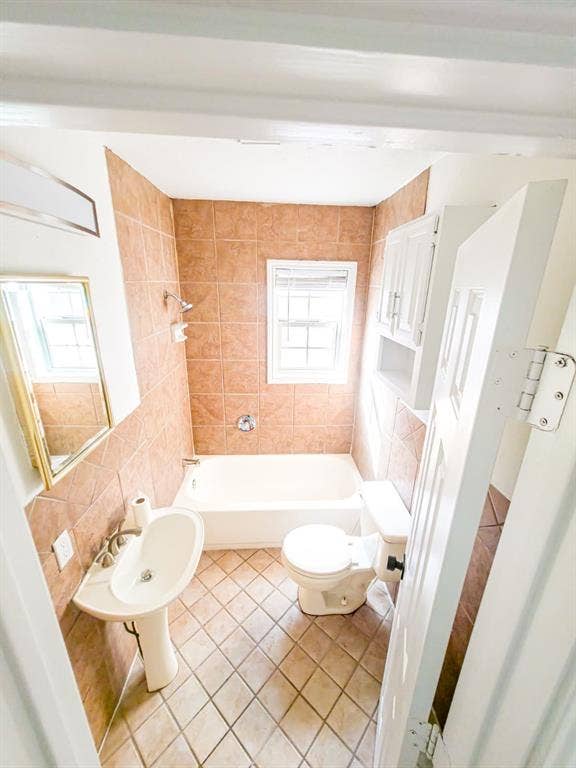 3131 E Latta Circle, Dallas, TX 75227 Bathroom 1