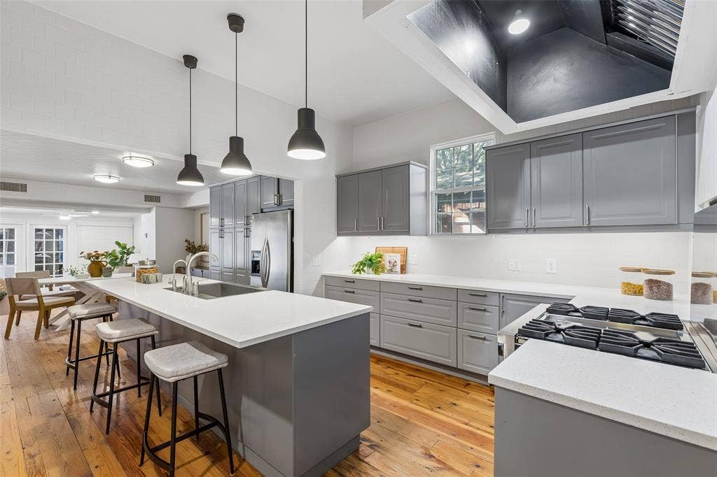 807 N Tyler Street, Dallas, TX 75208 807 N Tyler Street, Dallas, TX 75208