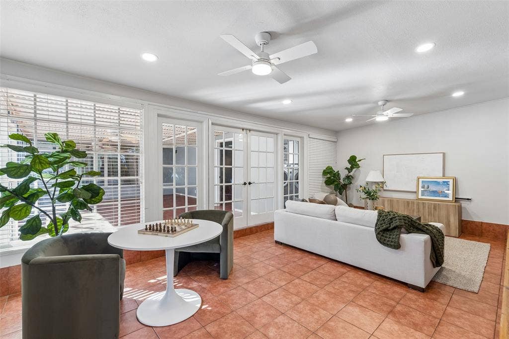 807 N Tyler Street, Dallas, TX 75208 807 N Tyler Street, Dallas, TX 75208
