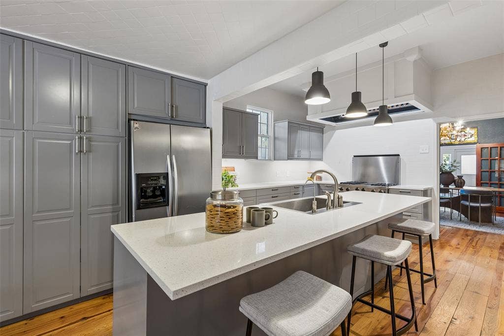 807 N Tyler Street, Dallas, TX 75208 807 N Tyler Street, Dallas, TX 75208