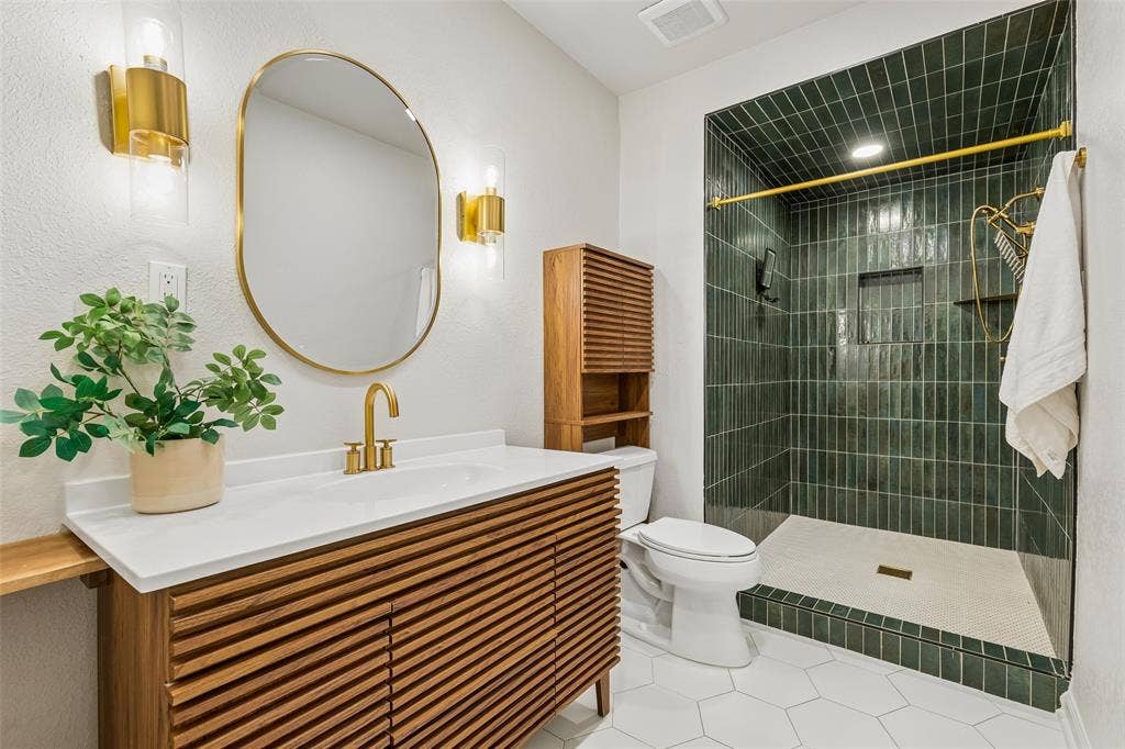 807 N Tyler Street, Dallas, TX 75208 807 N Tyler Street, Dallas, TX 75208