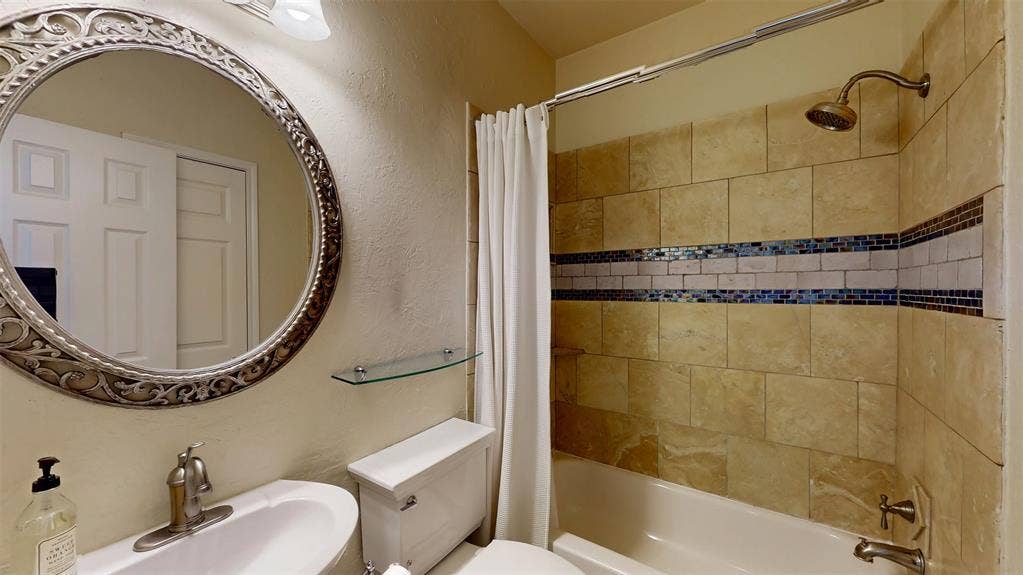2148 Brookgate Drive, Grapevine, TX 76051 2148 Brookgate Drive, Grapevine, TX 76051