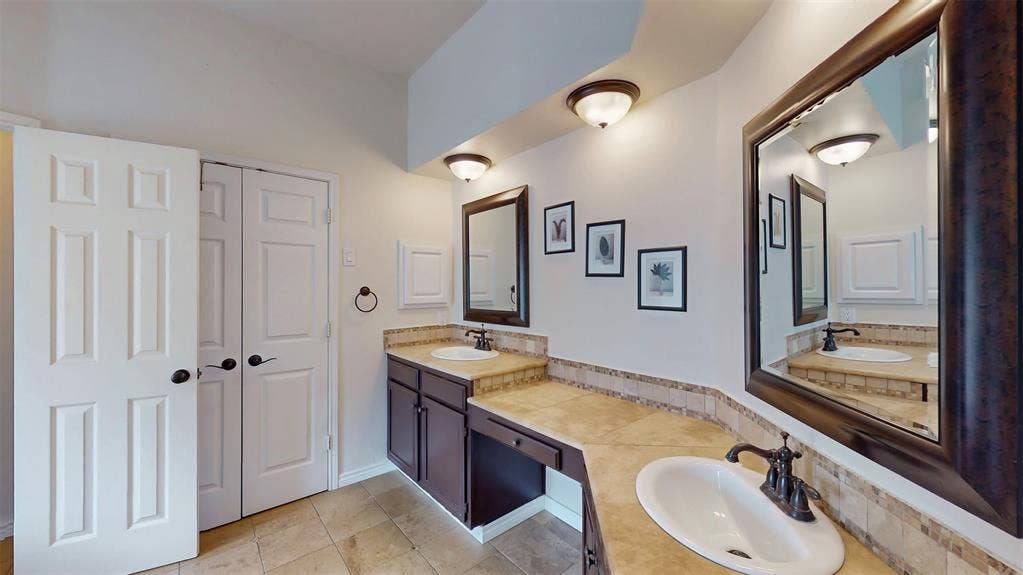 2148 Brookgate Drive, Grapevine, TX 76051 2148 Brookgate Drive, Grapevine, TX 76051