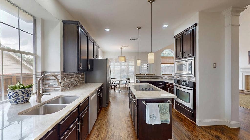 2148 Brookgate Drive, Grapevine, TX 76051 2148 Brookgate Drive, Grapevine, TX 76051