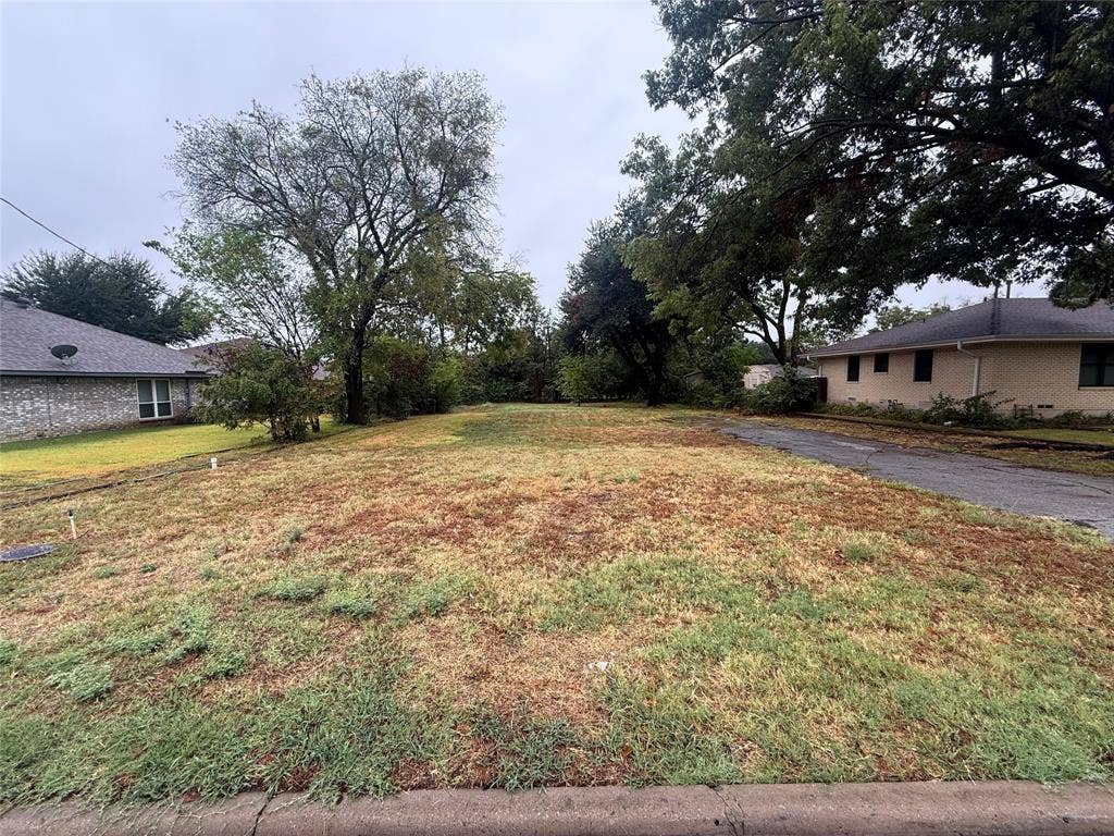 1405 N Graves Street, McKinney, TX 75069 1405 N Graves Street, McKinney, TX 75069