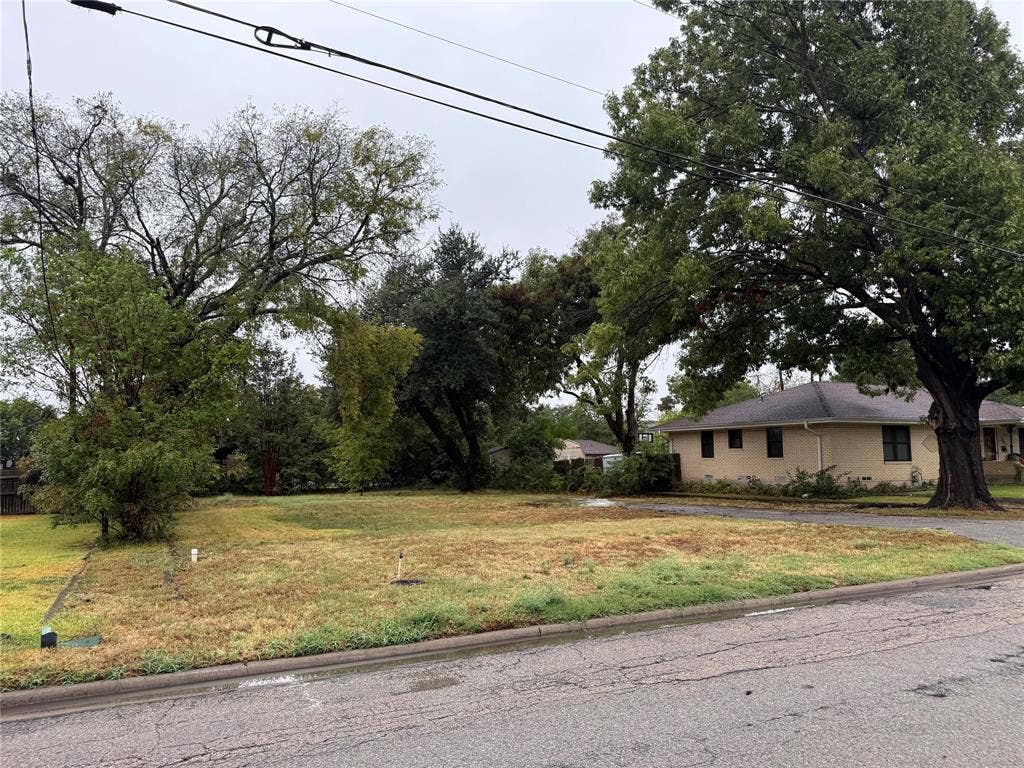 1405 N Graves Street, McKinney, TX 75069 1405 N Graves Street, McKinney, TX 75069