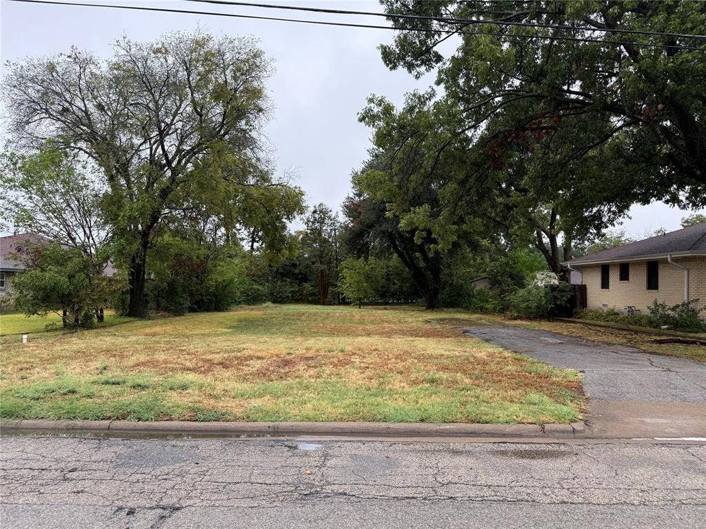 1405 N Graves Street, McKinney, TX 75069 1405 N Graves Street, McKinney, TX 75069
