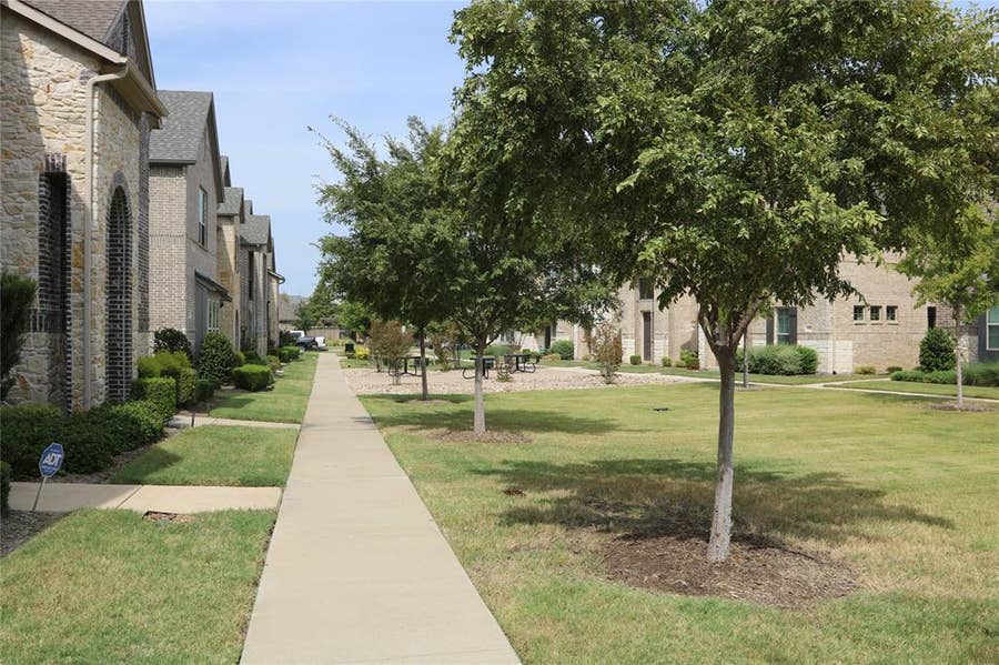 Property photo for 2729 Vista Park Lane, Lewisville, TX