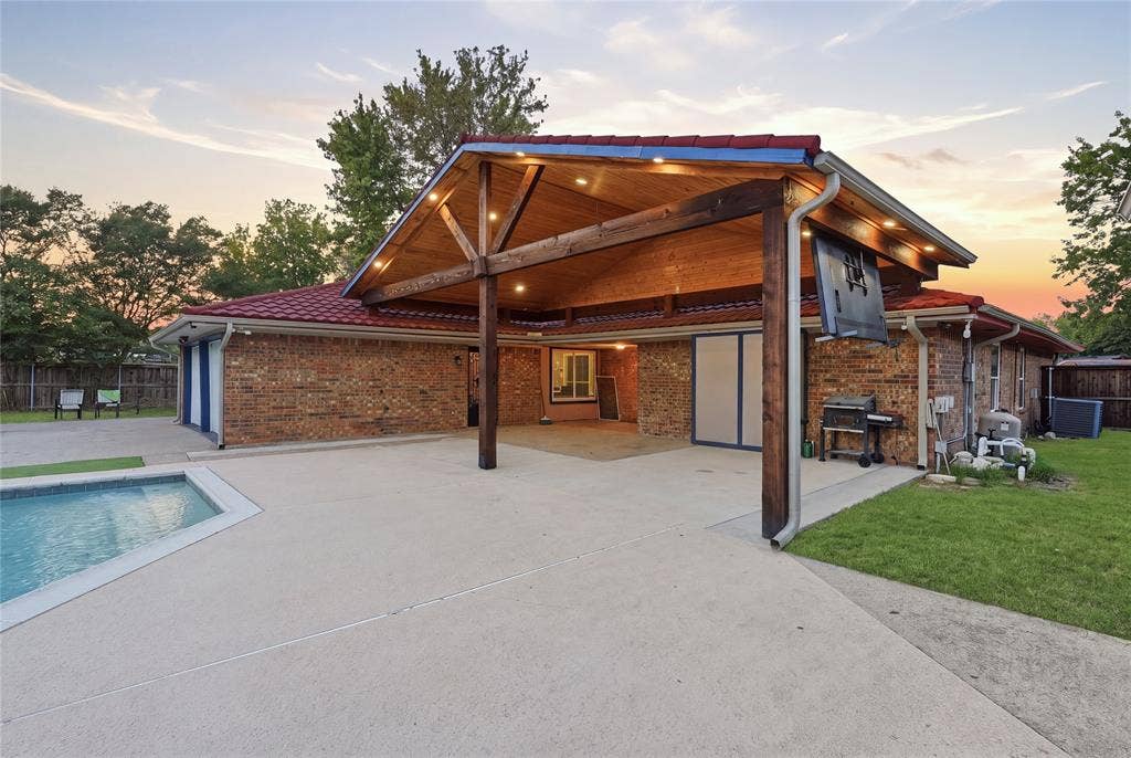 1010 Florence Drive, Duncanville, TX 75116 1010 Florence Drive, Duncanville, TX 75116