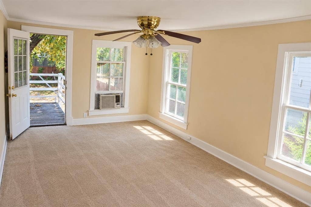 5108 Manett Street, Dallas, TX 75206 Upper-level room showing exterior deck door access